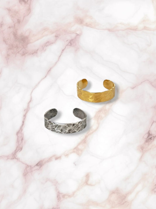 Ear cuff martelé