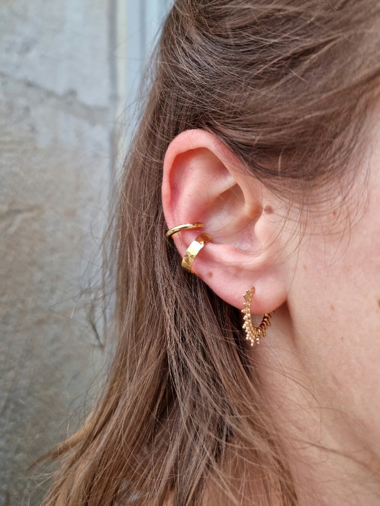 Ear cuff martelé